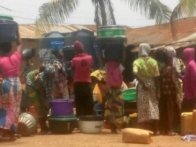 Residents of Okellele Area of Ilorin in search of potable water